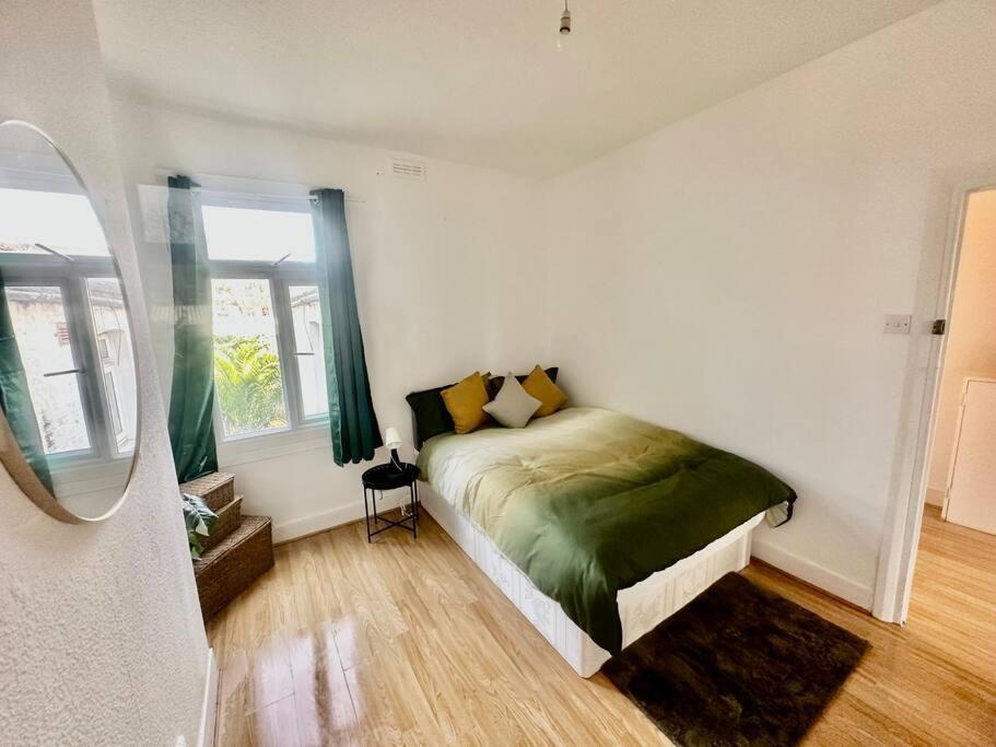 Cosy Two Bedroom Apartment,Se13 Лондон Екстериор снимка