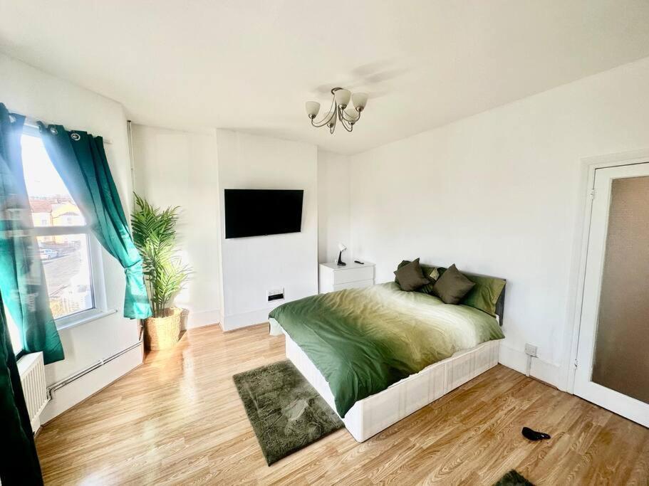 Cosy Two Bedroom Apartment,Se13 Лондон Екстериор снимка