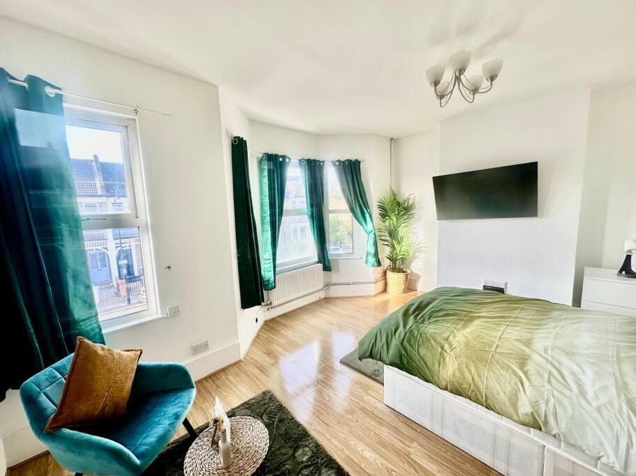 Cosy Two Bedroom Apartment,Se13 Лондон Екстериор снимка